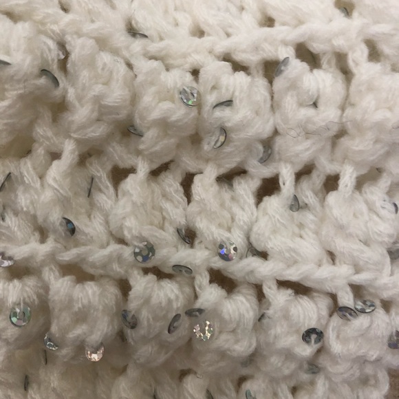 💕SALE💕 EUC Hand Crocheted White Scarf - Picture 5 of 5